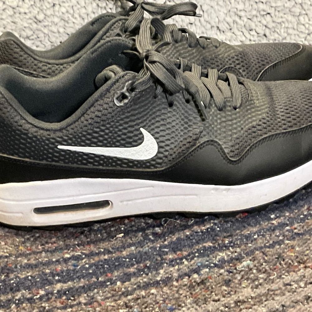 Nike Air Max golf shoes.  Size 10.5 mens